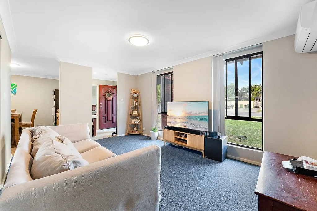 Forrestfield 4ห้องนอน Spacious Family Living on 706sqm with Workshop & Outdoor Lifestyle Appeal