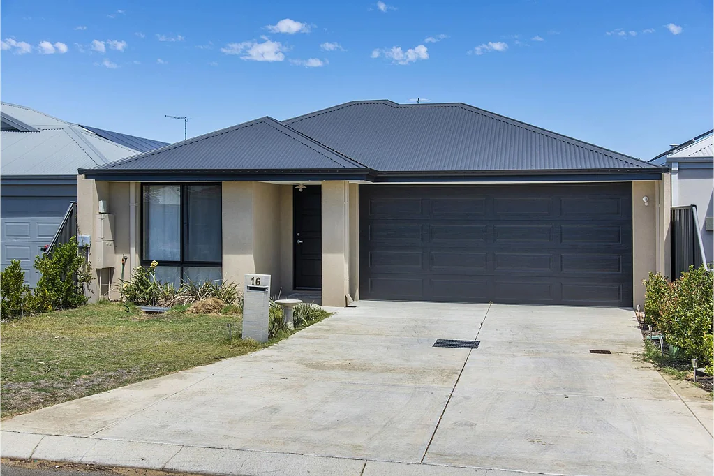 BEAUTIFUL LARGE FAMILY HOME