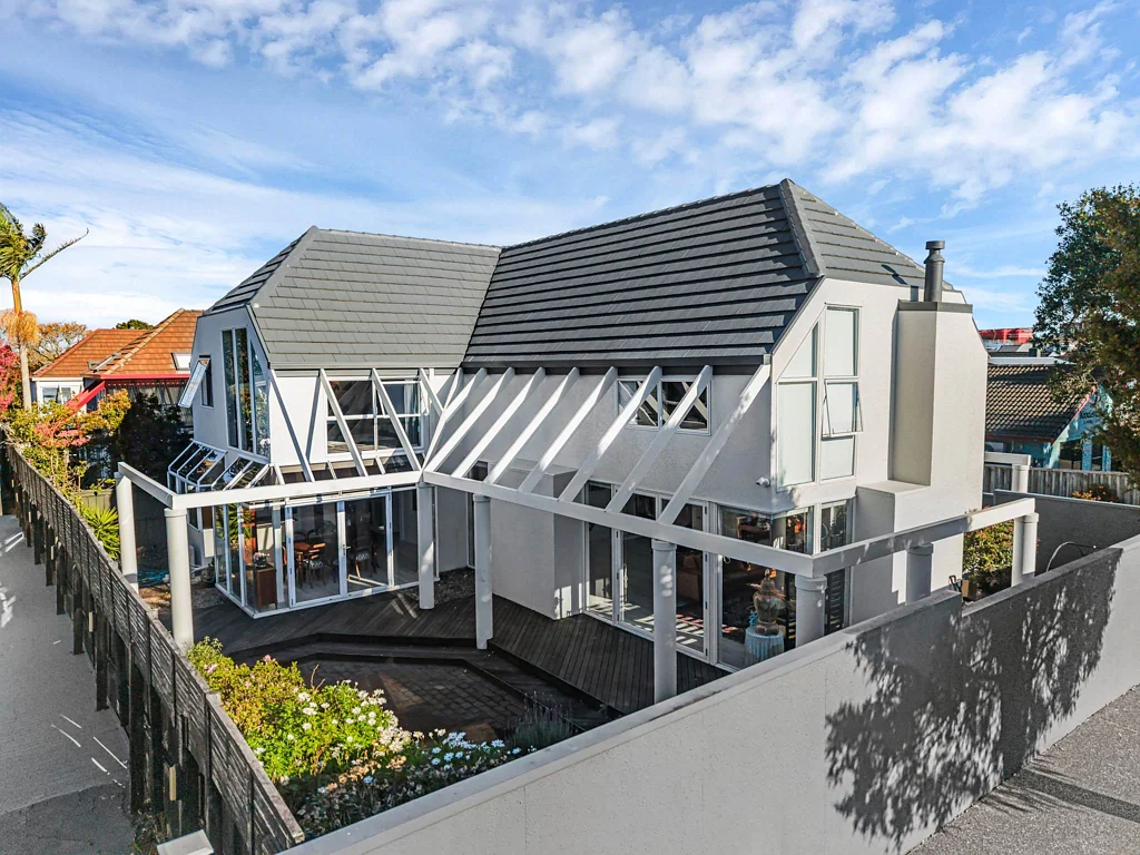 Remuera 3房 Remuera 入门级置业良机！215平方米3卧美宅，位于EG学区... Entry-Level Remuera Gateway! 215m² 3-Bed in EG...
