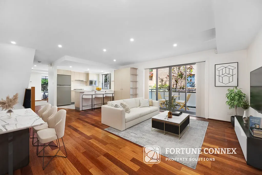 Charming three-Bedroom Townhouse in a Prime Location