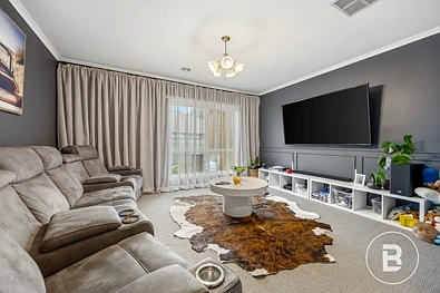 19 Malahide Drive, Miners Rest, VIC 3352, 3 Bedrooms, 2 Bathrooms, House