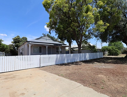 284 Harfleur Street, Deniliquin, Murray, 4房, 2浴, House