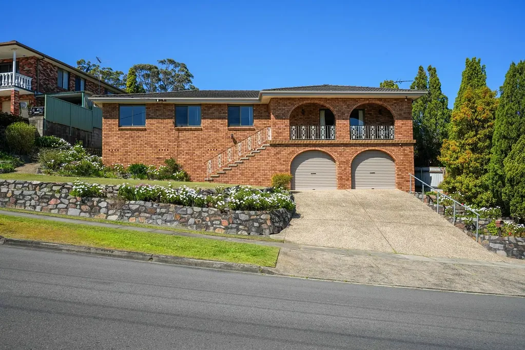Elermore Vale 4બેડરૂમ A Spacious Family Home with Views, Versatility and Potential