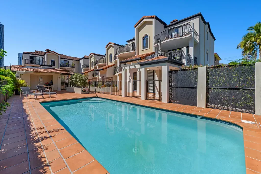 Southport 1ਬੈੱਡਰੂਮ Top Floor North Facing Apartment. The Perfect First Home or Smart Investment!