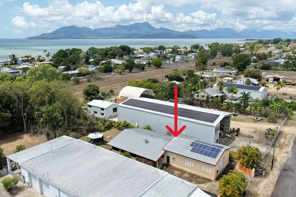 Cardwell 4બેડરૂમ IMPRESSIVE 4 BEDROOM 3 BATHROOM BEACHSIDE HOME WITH HUGE SHED/WORKSHOP ON 2378M2 OF TROPICAL GARDENS