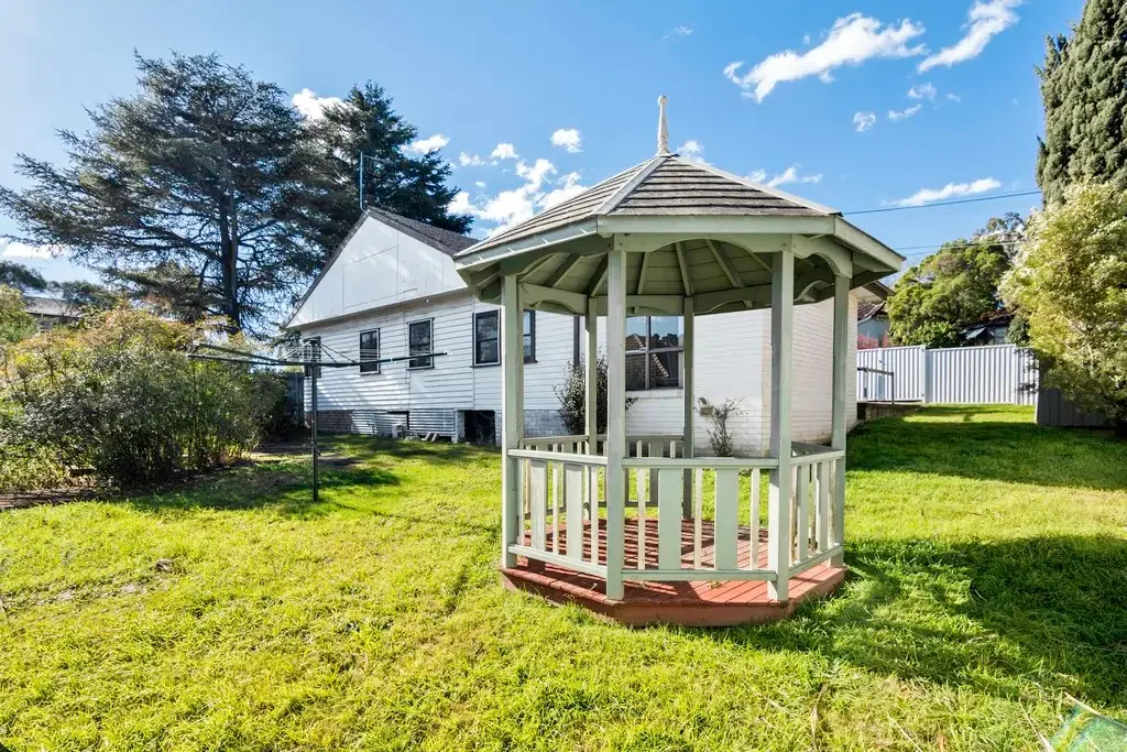 Spacious Home in a Convenient Location, Large Garden