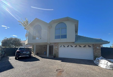 LARGE FAMILY HOME WITH ALL THE BELLS AND WHISTLES - MANGERE BRIDGE