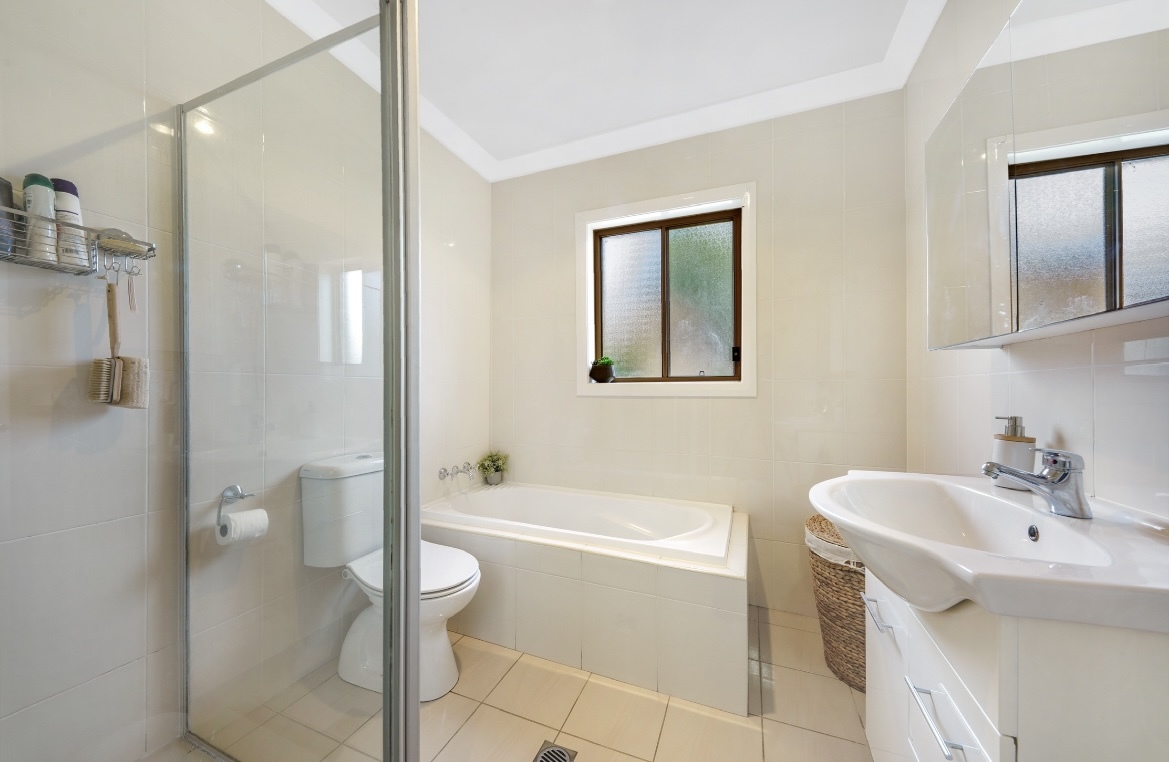 UNIT 2 323 HECTOR ST, BASS HILL NSW 2197, 0 غرف, 0 حمامات, Unspecified