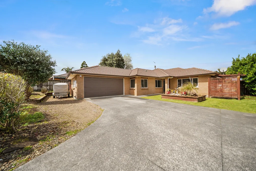 Pukekohe 5 Bedroom Big Home. Big Section. Big Opportunity.