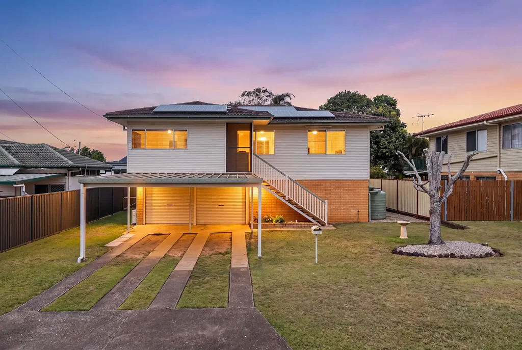 Strathpine 3બેડરૂમ Family Living with Exceptional Garaging & Outdoor Space
