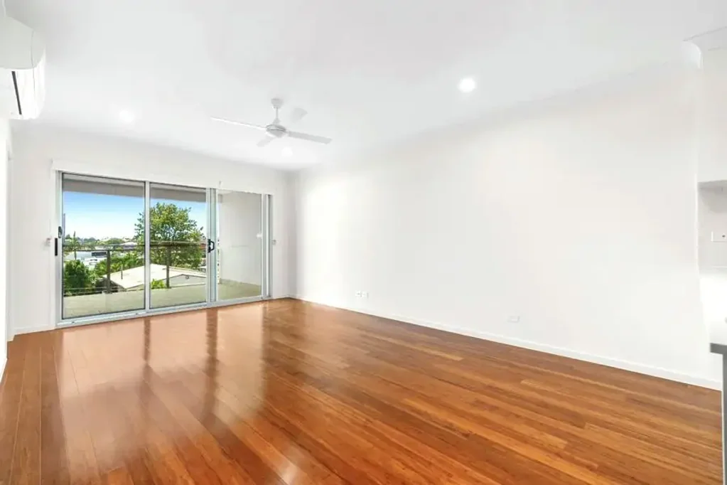 AS NEW CONTEMPORARY COORPAROO APARTMENT