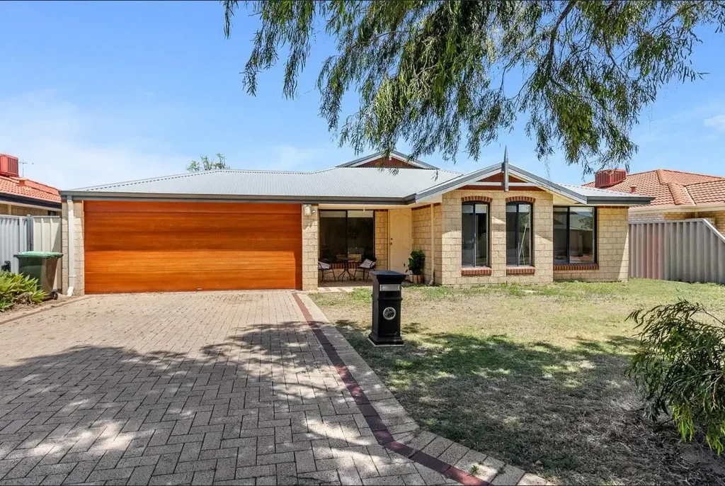 4 Bedroom home with Study - Across the road from the park!
