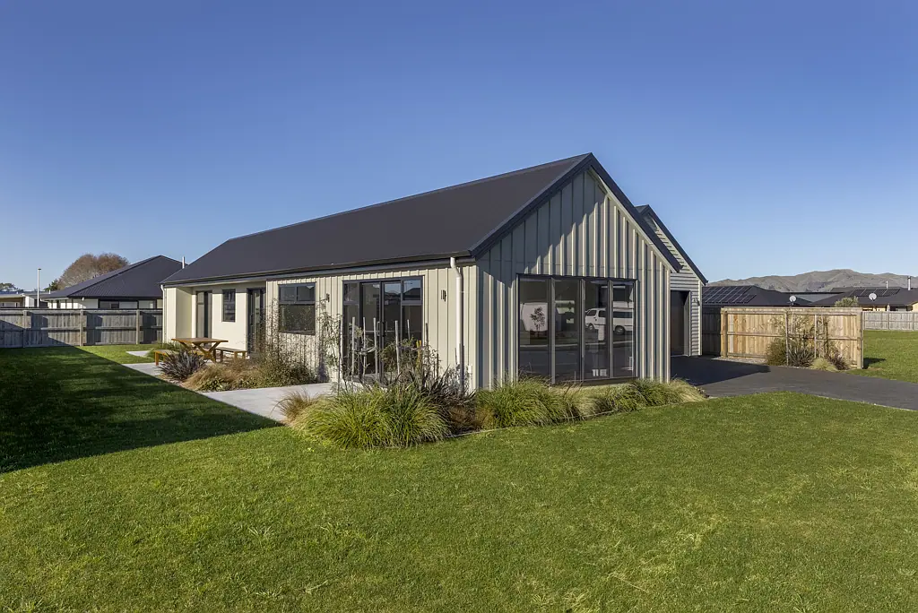Springlands 3房  Move In Ready - Your Peaceful Retreat Awaits