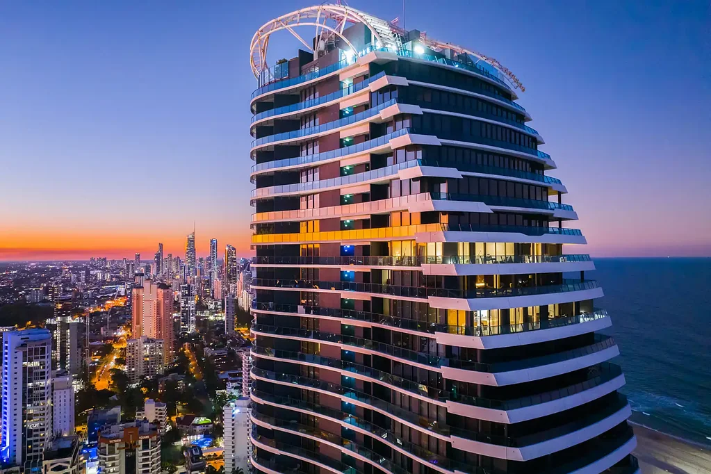 Broadbeach 2Kwarto Sophisticated Fully Furnished Apartment in the Heart of Vibrant Broadbeach