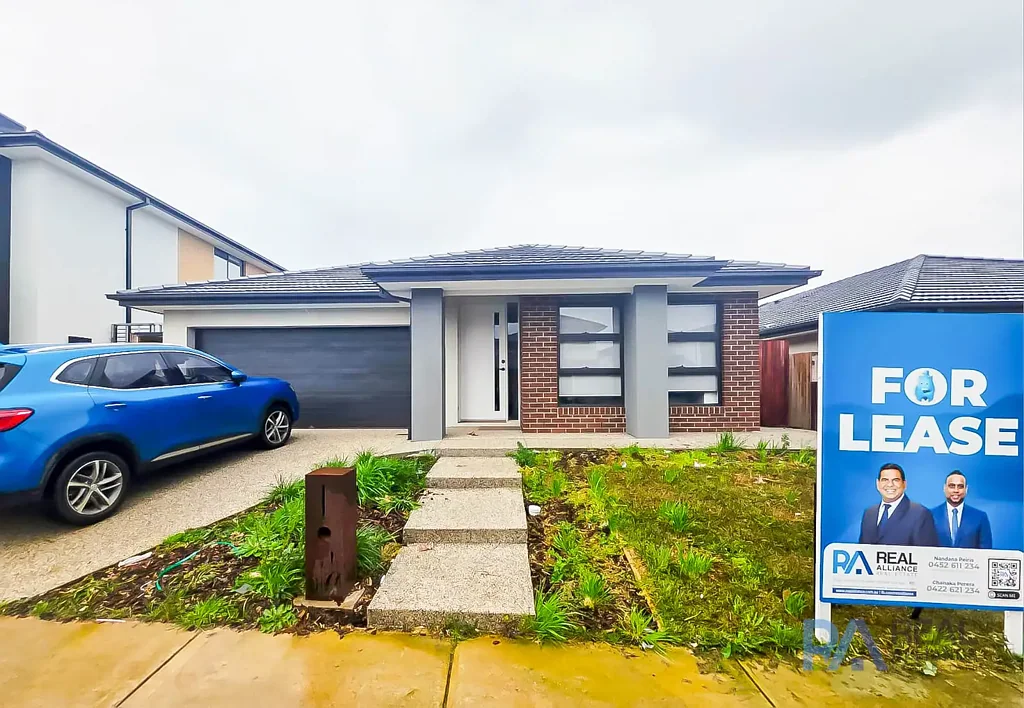 Modern, Almost-New 4 Bed Family Home in Clyde North