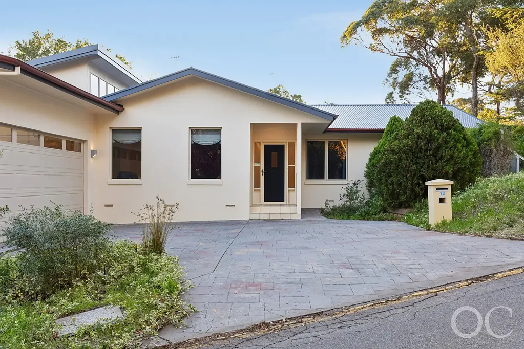 Eden Hills 5房  Open the Door to Elevated Living - Views, Pool and Expansive Family Spaces