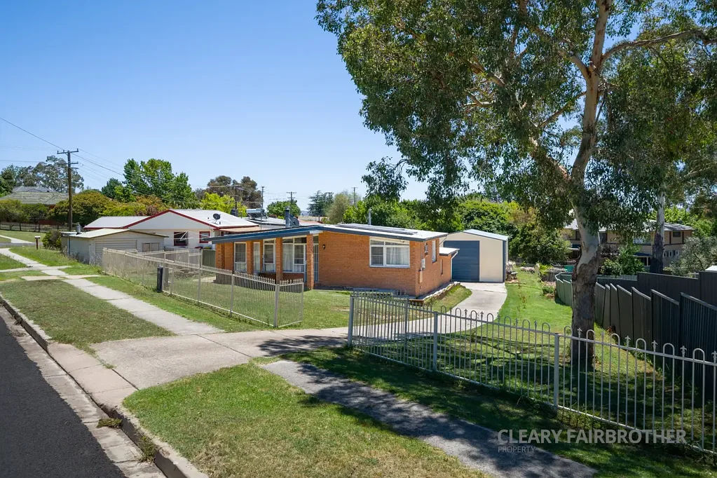 West Bathurst 5房  Versatile Residence with Proven Investment Appeal