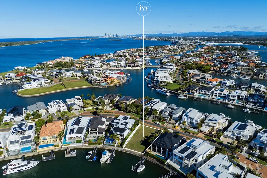 Paradise Point Northerly Waterfront Position with Wide-Basin Views