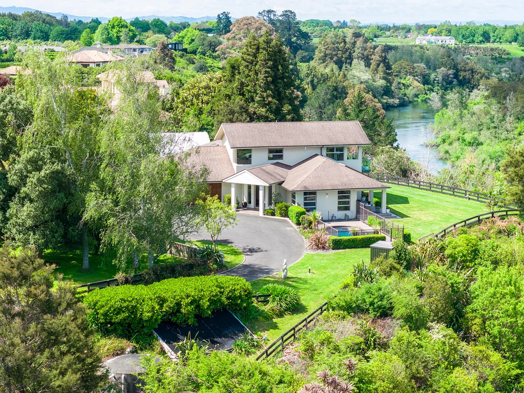 Tamahere 4ห้องนอน Tamahere Retreat with Breathtaking River Views