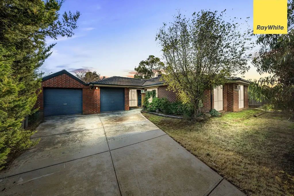 Wyndham Vale 4房 Wyndham Vale便捷居所 宽敞开放布局 三卧实用设计 双车库独立工作室 低维护环境 空间实用兼备 The Perfect Blend of Space, Convenience and Functionality