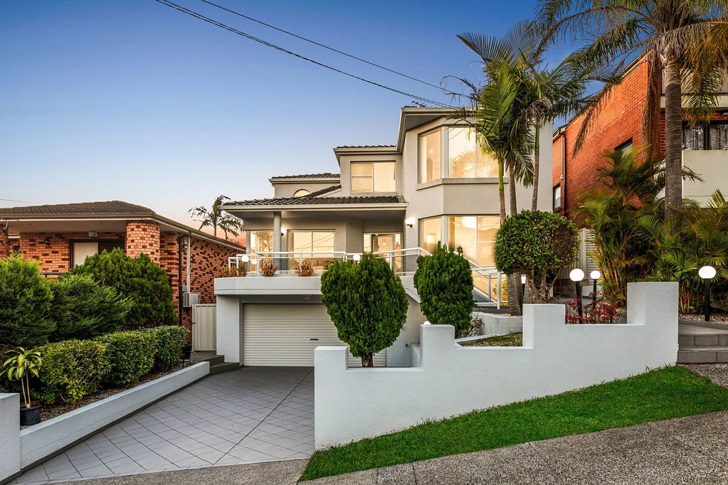 Hurstville 6બેડરૂમ Elevated family home, incredible views