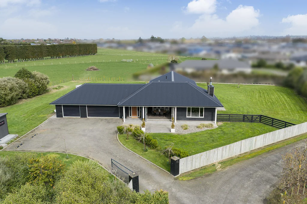 Feilding 4 Bedroom ONE ACRE - ONE IMPRESSIVE HOME - VIEW TODAY!