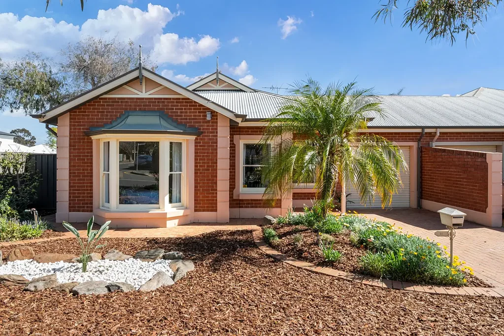 Campbelltown 2房  Torrens Titled Courtyard Living With Campbelltown Convenience.