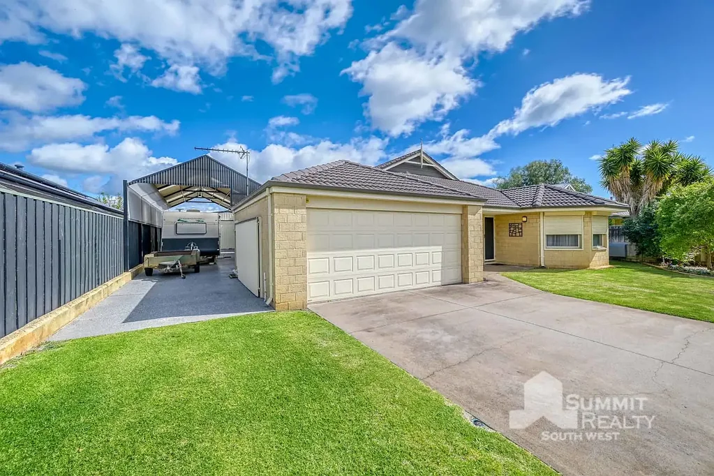 Australind 4Moenga Stylish Family Home with Space for Everyone