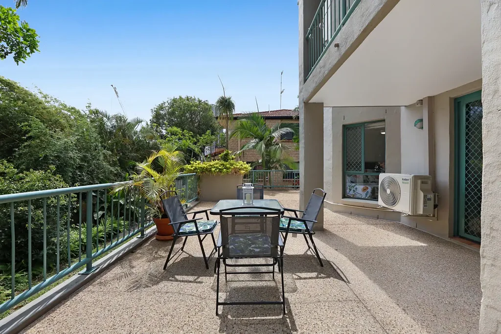 Southport 2कमरा Impeccably Renovated | Huge Private 70m² Terrace | Ground-Floor Living