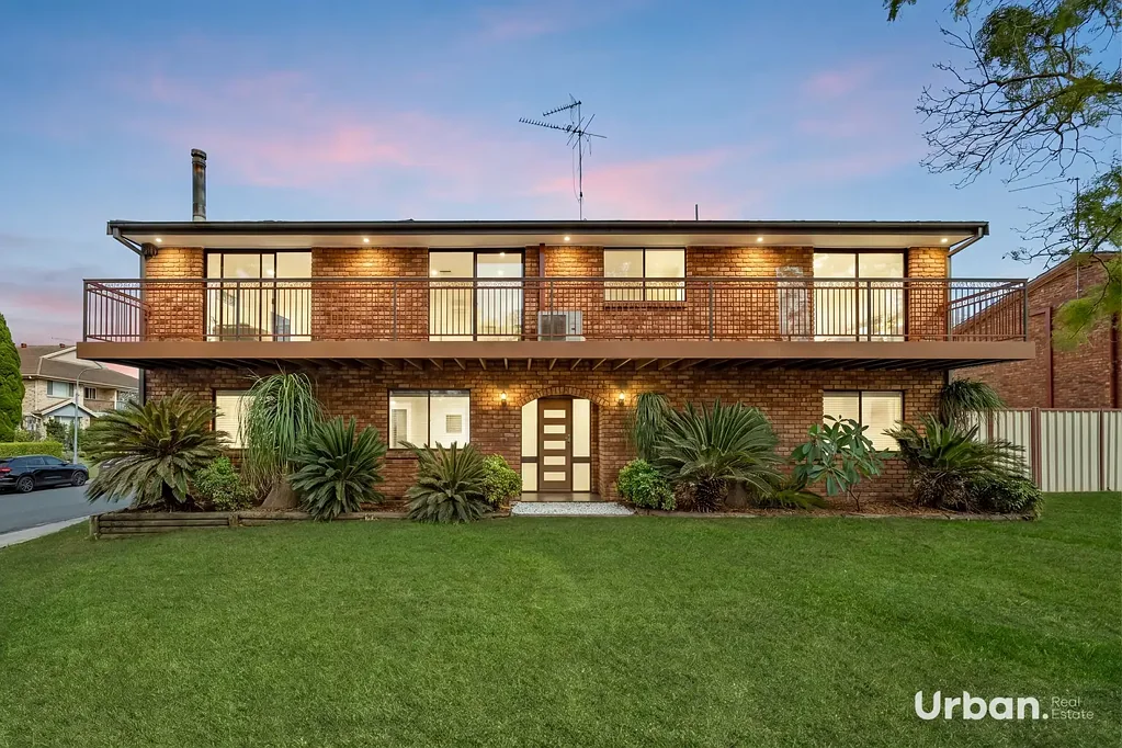 Mcgraths Hill 4房  Renovated Family Entertainer with Side Access And Bushland Rural Views