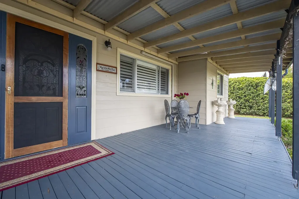 Fully Furnished Three Bedroom Cottage