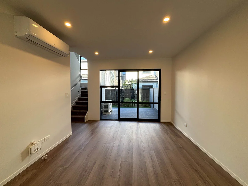 Brand New 4 bedrooms house in Pakuranga Height