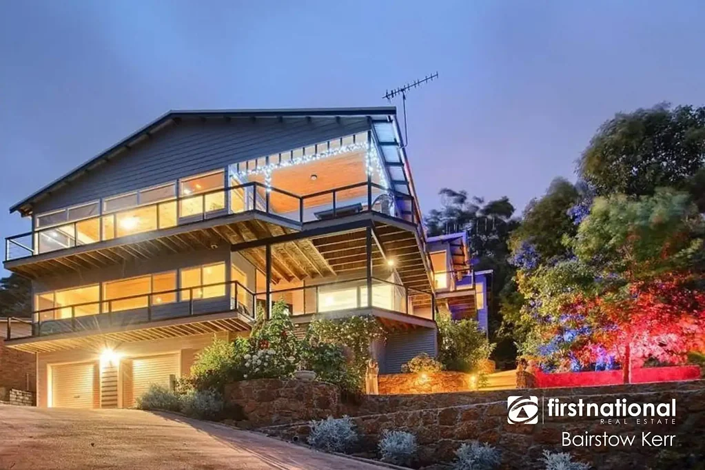 Mira Mar 4房  Stunning Three-Storey Home with Panoramic Views