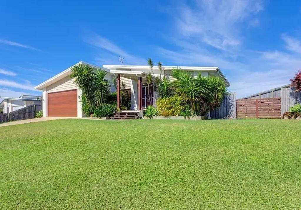 Cooloola Cove 3 Bedroom Light, bright and what a DELIGHT!