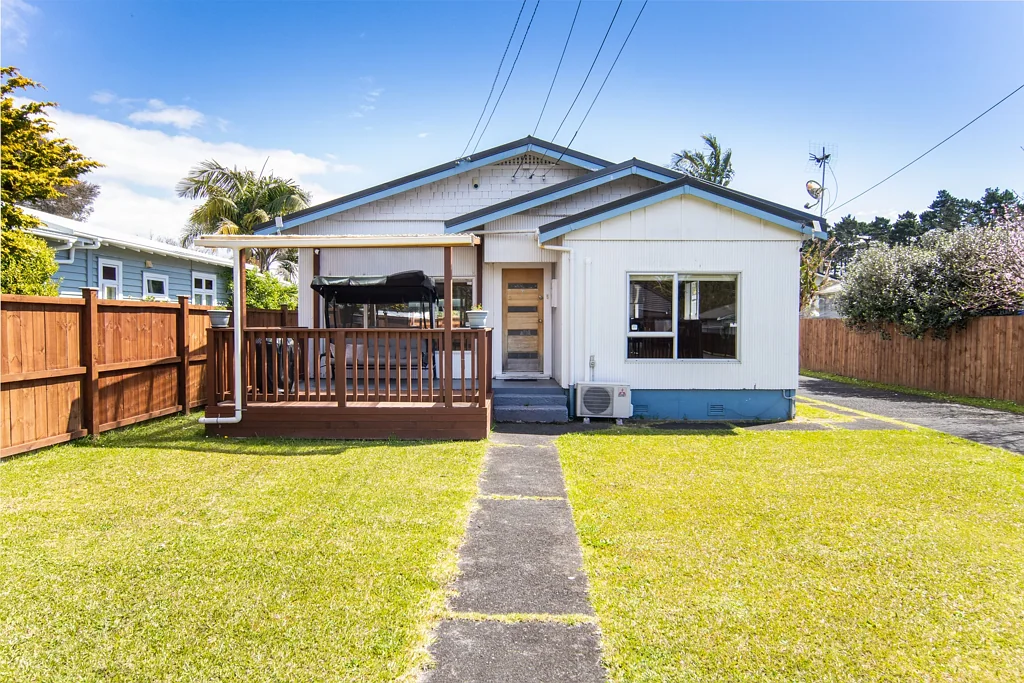 Avondale 3 Bedroom Classic Charm, Easy Living in Avondale