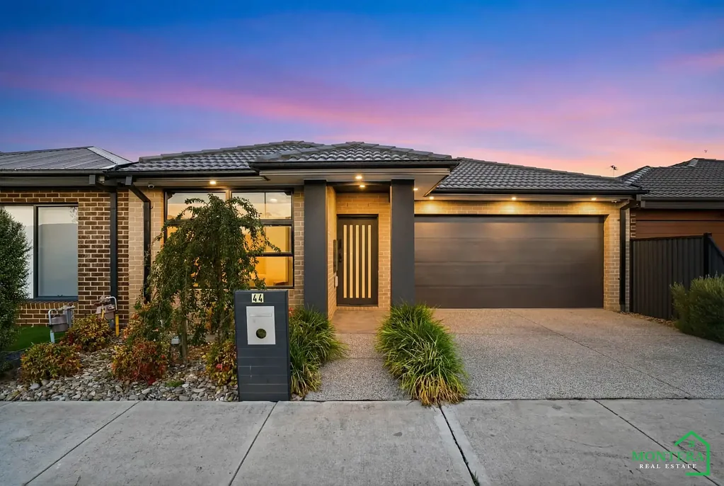 Mickleham 4 Bedroom Stylish Family Living in the Heart of Mickleham!