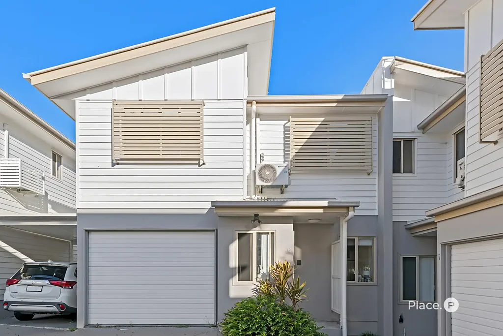 Holland Park 2ห้องนอน Entry Level Townhome Opportunity