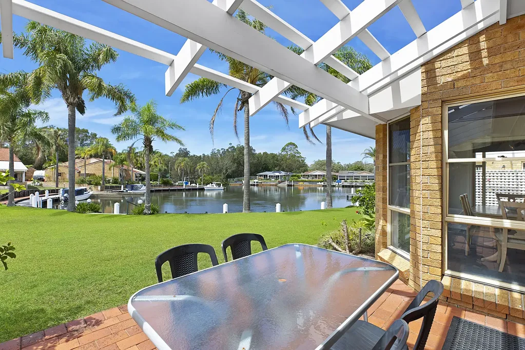 Forster 3房  The Ultimate Waterfront Downsizer - Renovated, 10ft Ceilings & Private Mooring