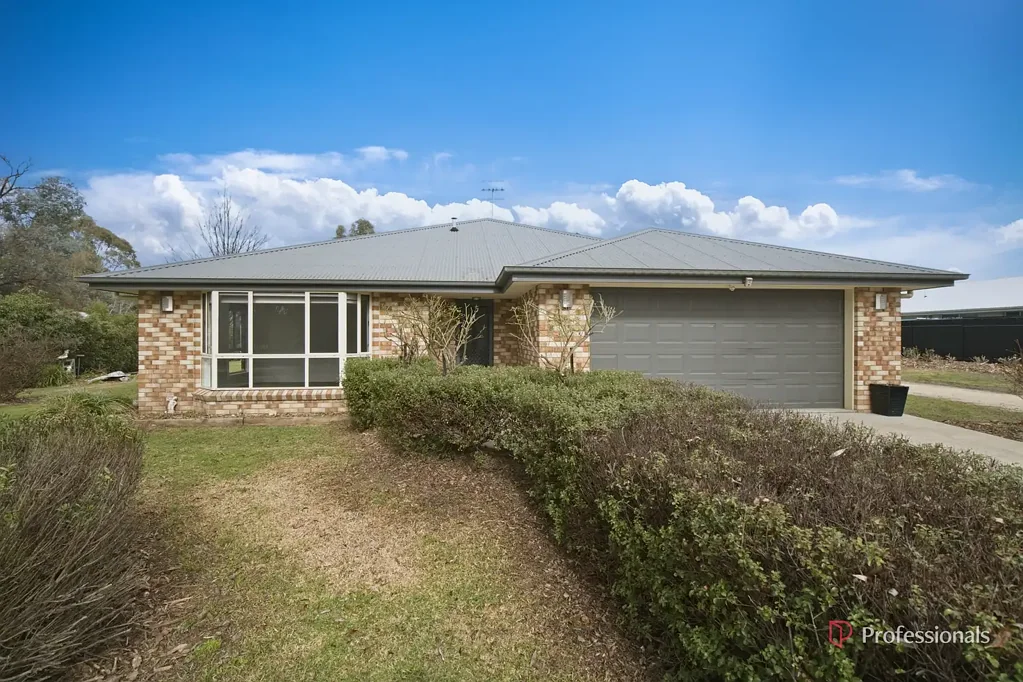 Uralla 4ਬੈੱਡਰੂਮ Impressive Brick Home with Space for the Whole Family
