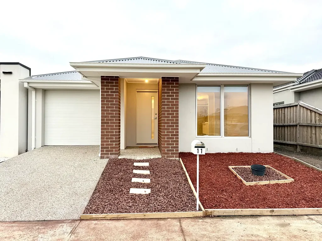 Brand New Family Living !!!!