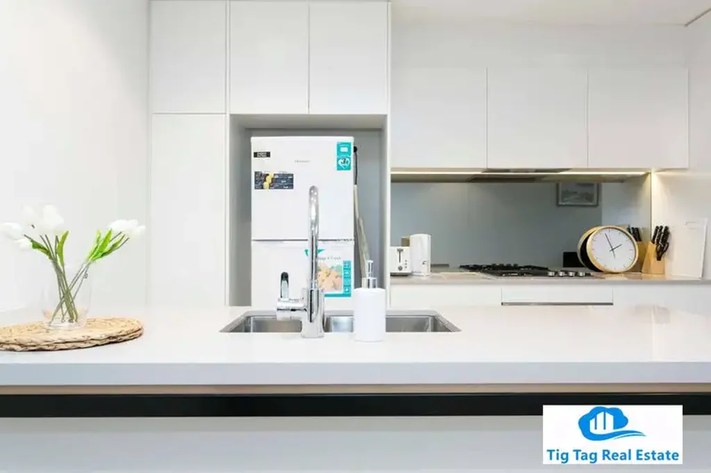 Beautiful luxury 2 bedrooms apartment locates in Majors Bay at Mortlake