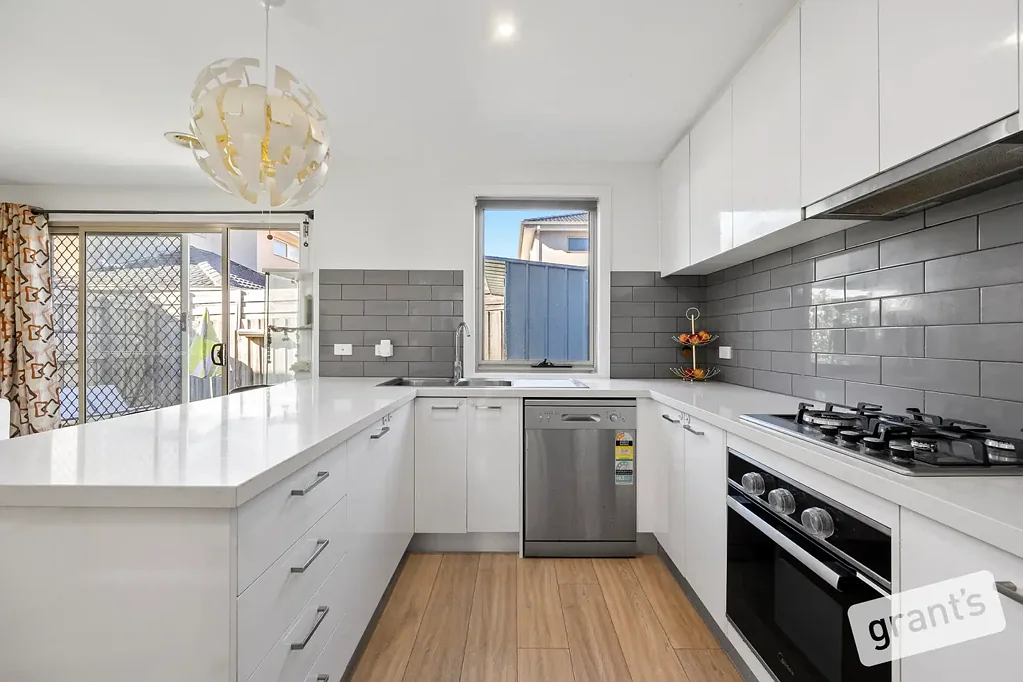 20 Sunshine Court, Hampton Park, VIC 3976