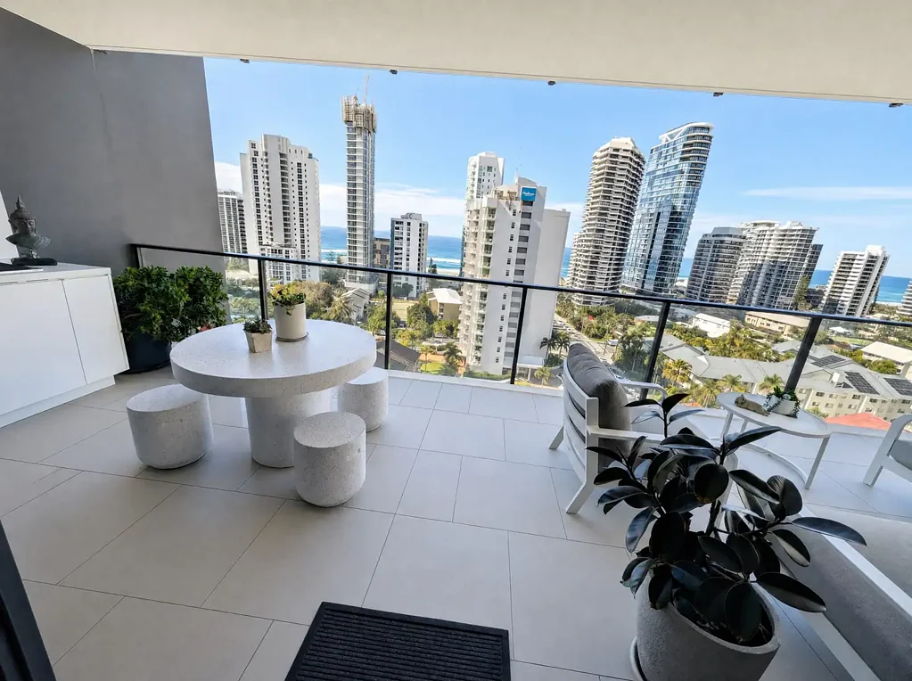 Main Beach 3房  Coastal Elegance Meets Urban Luxury: Expansive 3-Bedroom Main Beach Sanctuary