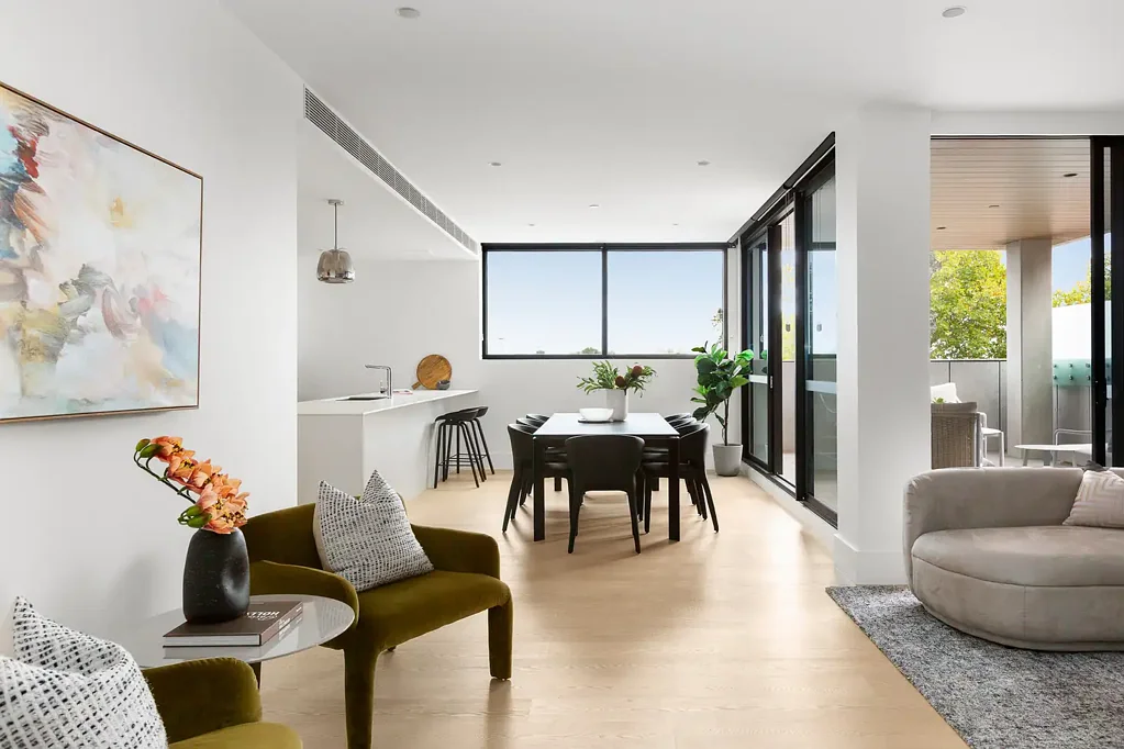 Melbourne 4 Bedroom Unwavering Luxury, Entire Floor Scale