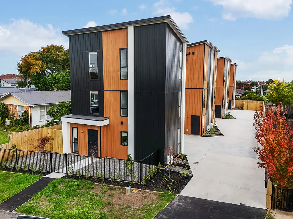 Hamilton East 4房  One Smart Investment