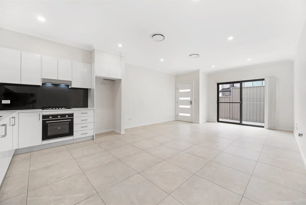 4 bedrooms Townhouse within Carlingford West School Catchment