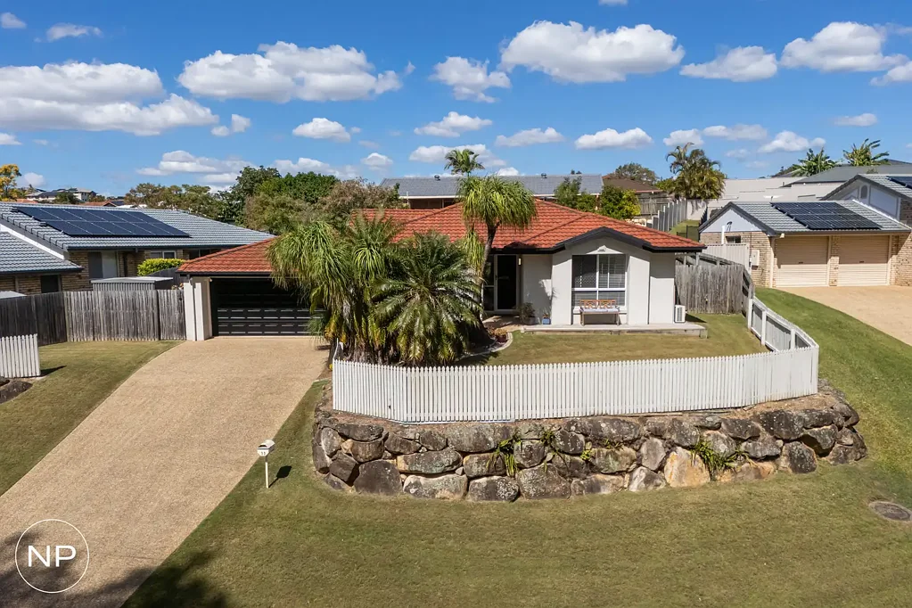 Albany Creek 4房 高地生活，公园美景 Elevated Living with Park Views