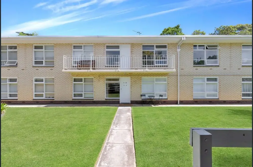 NEAT AND TIDY UNIT IN FANTASTIC LOCATION
