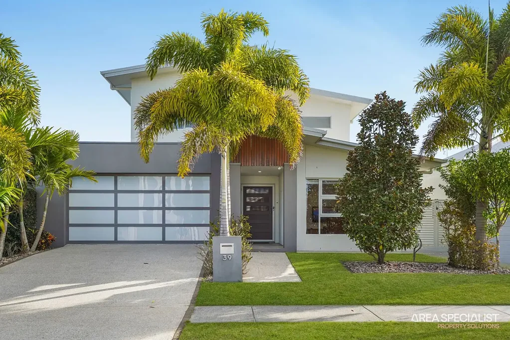 Jacobs Well 3 Slaapkamer Modern, Easy-Care Calypso Bay Living | Room for a Pool