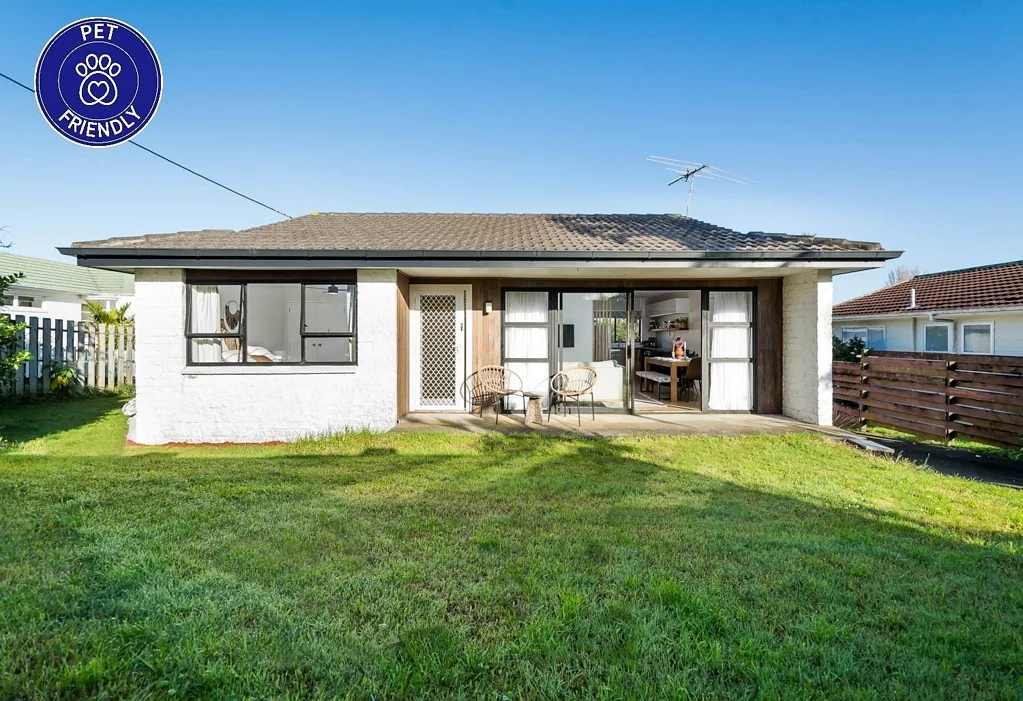 Well located 2 bedroom home in Belmont - Short...